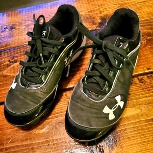 Boy's baseball cleats